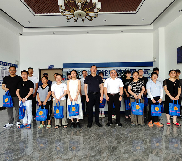 Péče o zaměstnance, poskytování chladu v letním šanghajském hedvábí Optical