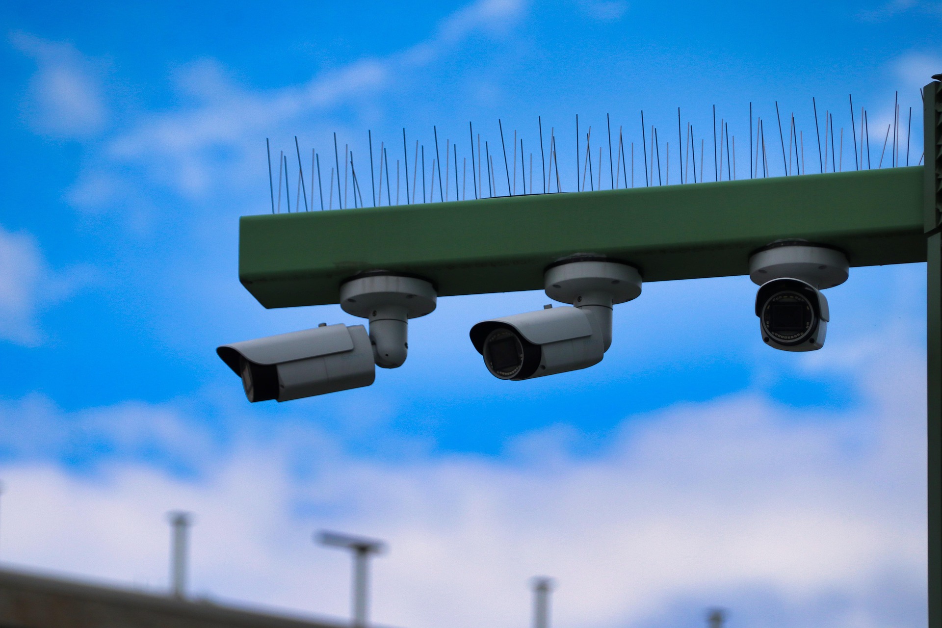 Průlomové technologie bezpečnostních čoček při slabém osvětlení: Černé světlo F1,0 vs infračervené osvětlení